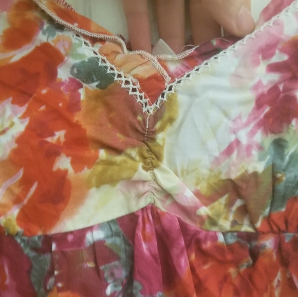 Floral spaghetti strap tank top - Picture 2 of 3